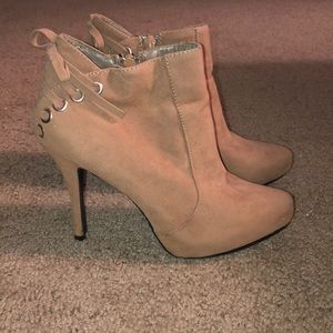 Tan heels with bows!